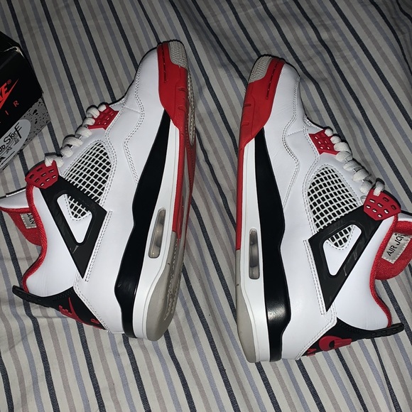 Jordan 4 fire reds - Picture 3 of 5